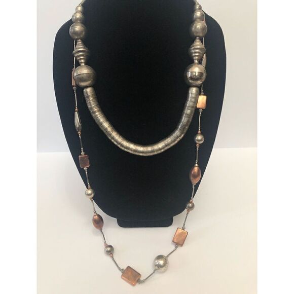 084 Lot of 2 silvertone / copper vintage soutwestern style beaded necklaces - Picture 1 of 2